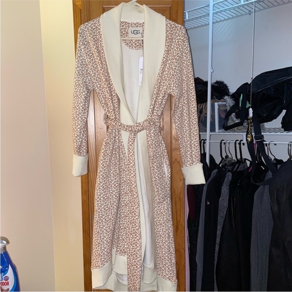 BRAND NEW UGG ROBE UGG - 🐆  DESIGN 🐆 💎💎 50% OFF NWT PRICE - Picture 4 of 5